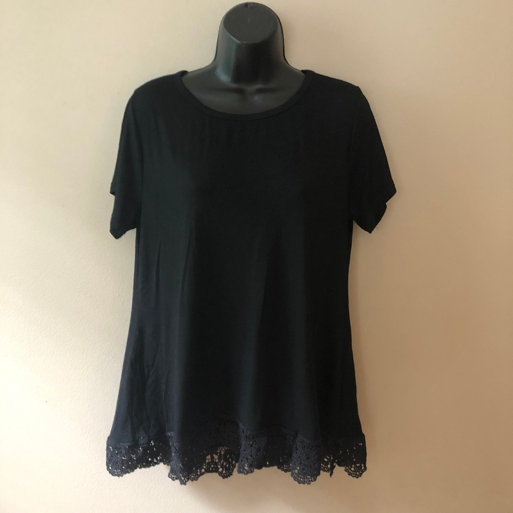 Halife women's black size Med shirt w/ lace trim